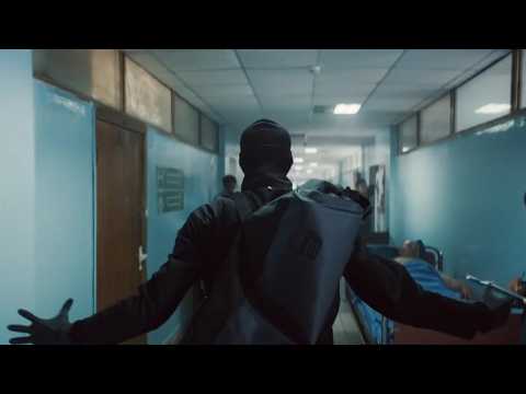 Des braqueurs dans un hôpital : la campagne choc contre l'évasion fiscale