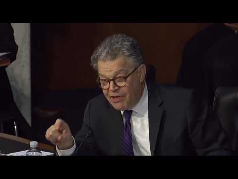 Facebook étrillé par le Sénat : "Vous ne faites pas le rapprochement entre les roubles et les publicités pro-Trump ?"