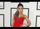 Ariana Grande urges fans to show their faces in pictures