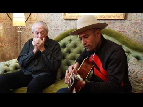 "I Trust You To Dig My Grave" de Ben Harper et Charlie Musselwhite