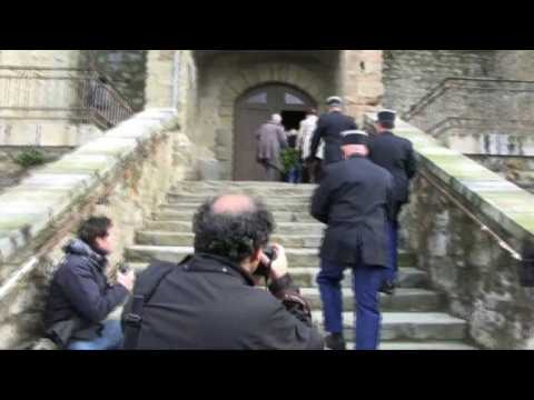 France: people arrive for mass paying tribute to attack victims