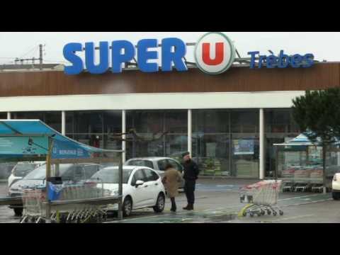 Police cordon surrounds supermarket of Trèbes