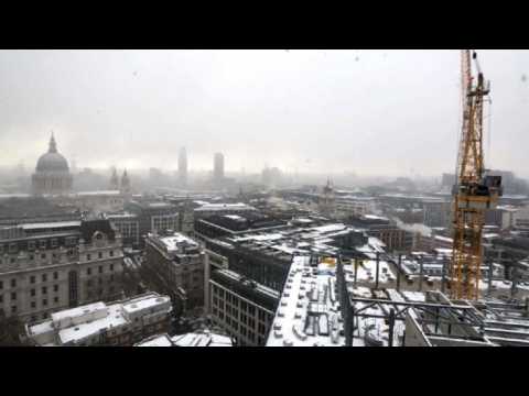 Timelapse: Snow storm sweeps over London