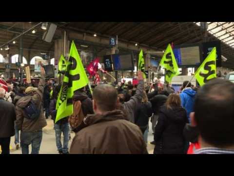 French rail strike: workers protest at Paris station
