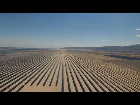 Sea of solar panels turns Mexican desert green