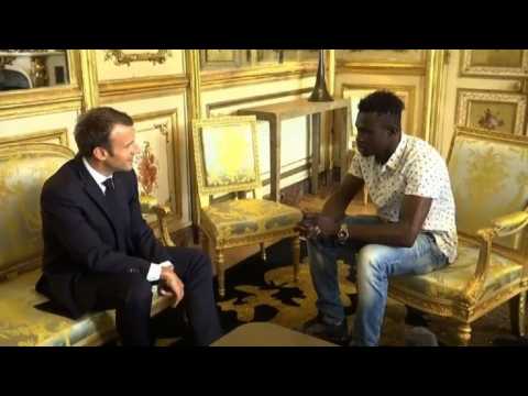 'Hero' Malian meets with Macron, offered French citizenship