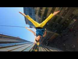 2 minutes de danse acrobatique sur la façade d'immeuble
