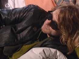 Le Bebe De La Pochette Nevermind Poursuit Nirvana En Justice Et Se Fait Atomiser Sur Twitter