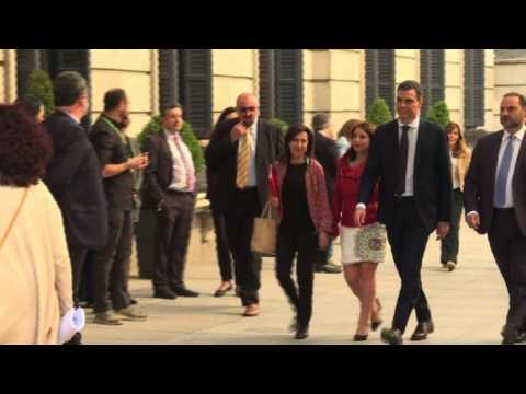 Spanish MPs arrive at Parliament for no-confidence motion vote
