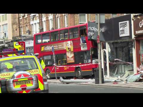 A Londres, un bus à impériale s’encastre dans un magasin : 10 blessés