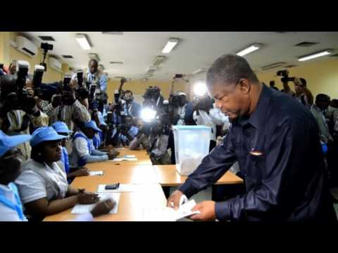 Angolan presidential candidate Joao Lourenço casts his vote