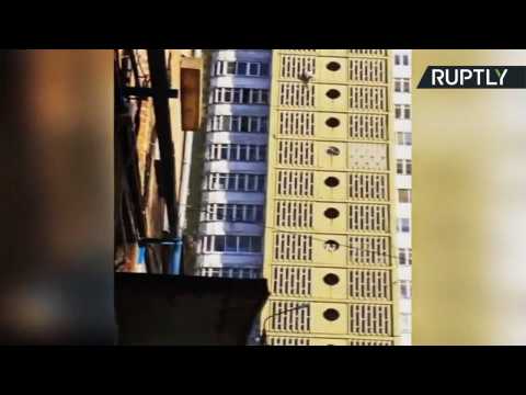 Real Life Spiderman Free-Climbs 17-Story Apartment Building