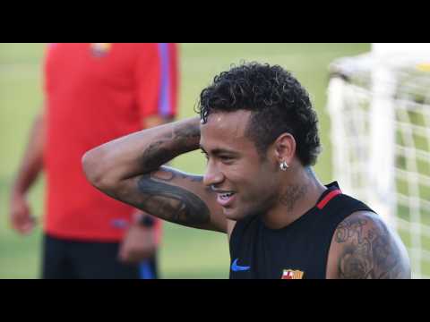 "Je barbote dans une piscine de larmes des fans du Barça" : les Parisiens ravis du possible transfert de Neymar au PSG