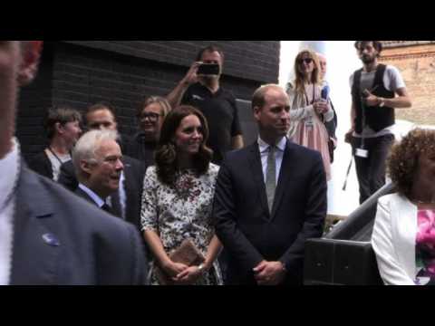Poland: William and Kate visit Shakespeare's theatre