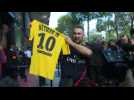 Football: Neymar shirts go on sale at PSG megastore