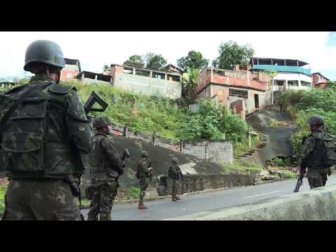 Army and police in show of force in Rio de Janeiro slums