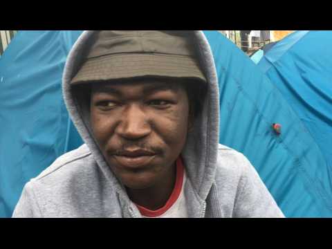 Porte de la Chapelle : plus d'un millier de migrants dans l'attente