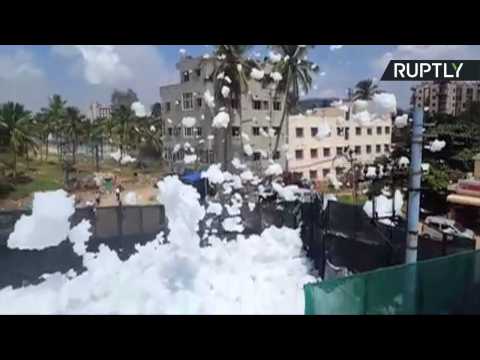 Toxic Foam Covers Streets in Indian City as Lake Froth Flies Through the Air