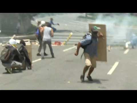Fresh clashes during general strike in Venezuela