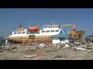 Indonesia: Large ferry ship tossed onto land by tsunami - Label : AFPTV - First images - Category : News