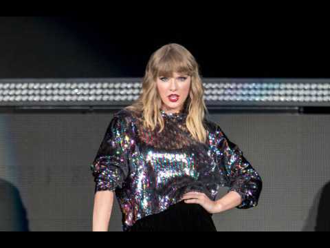Taylor Swift to open American Music Awards
