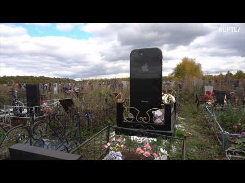 The Luxury of iGrave: Woman receives giant iPhone-shaped tombstone