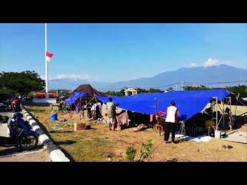 People camp outside after Indonesian tsunami