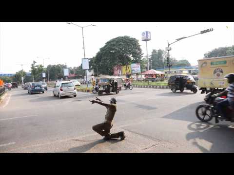 All-singing, all-dancing traffic cop turns heads in India