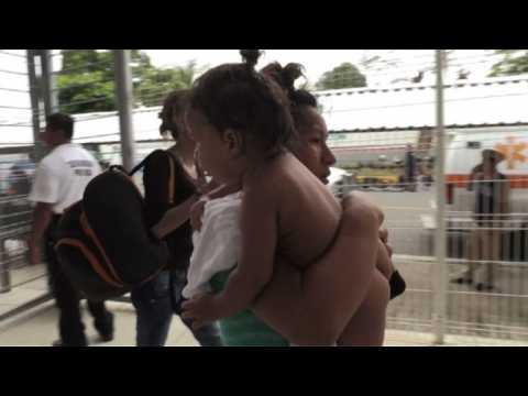 Mexico allows migrant women, children to enter country