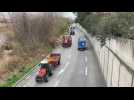Les tracteurs réunis à Perpignan ont rejoint la voie sur berge et prennent la direction du péage sud