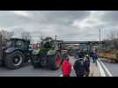 Perpignan : les agriculteurs en colère positionnent leurs tracteurs devant le péage Sud de l'A9