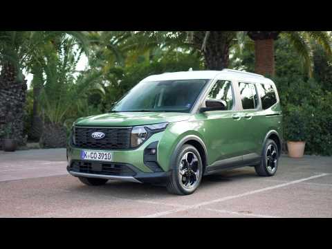 The new Ford Tourneo Courier Exterior Design in Bursting Green