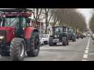 VIDÉO. Les agriculteurs débarquent en tracteur à Lorient et rejoignent le blocus du dépôt pétrolier