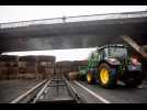 VIDÉO. « Tenir le plus longtemps possible » : les agriculteurs bloquent la RN165 à Quimper