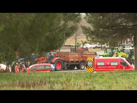 Woman dies when car rams French farmers' roadblock