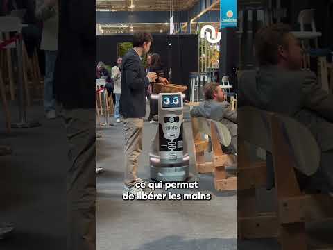 Ce robot est un serveur. #shorts