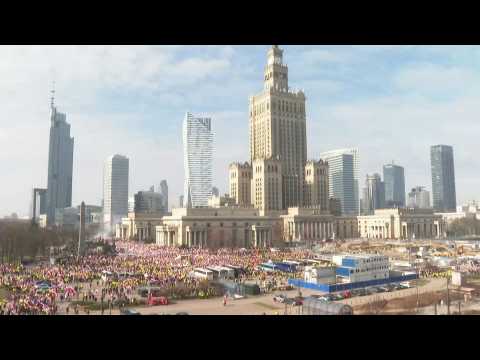 Warsaw: thousands of farmers protest against EU measures, Ukrainian imports