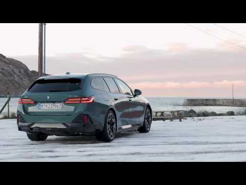 The new BMW i5 eDrive40 Touring Driving Video