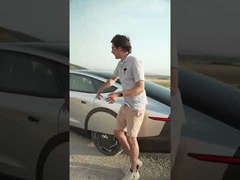 Voici la Lightyear 0, la première voiture SOLAIRE  #shorts