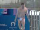 Un plongeur chute lors de l'inauguration du centre aquatique olympique