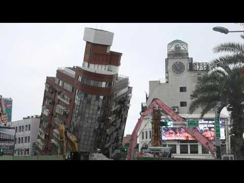Taiwan quake: Relief work continues by leaning building