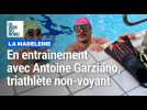 Antoine Garziano, triathlète non-voyant, s'entraîne avec Mickaël Rouillère à la piscine de La Madeleine
