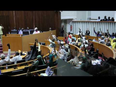 Senegal MPs adopt amnesty law amid political crisis
