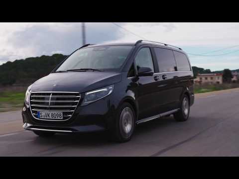 The new Mercedes-Benz V-Class EXCLUSIVE in Graphite grey metallic Driving Video