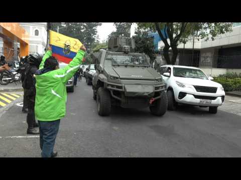 Convoy transporting Ecuador's arrested ex-VP Jorge Glas leaves prosecutor's office
