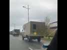 Des véhicules de l'armée britannique en transit à Calais
