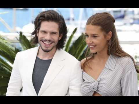 VIDEO : Adle Exarchopoulos et Franois Civil, blouissants en couverture de  Vanity Fair 