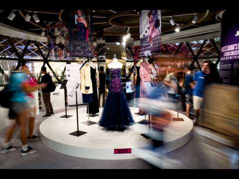 VIDEO : Des robes de la princesse Diana mises aux enchres