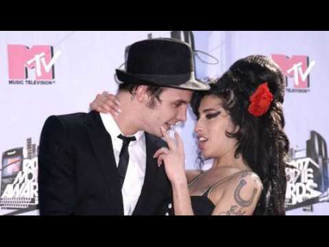 VIDEO : Amy Winehouse : que devient son ex-p…