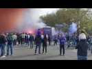 Les joueurs d'Anderlecht accueillis par un feu d'artifice avant le derby